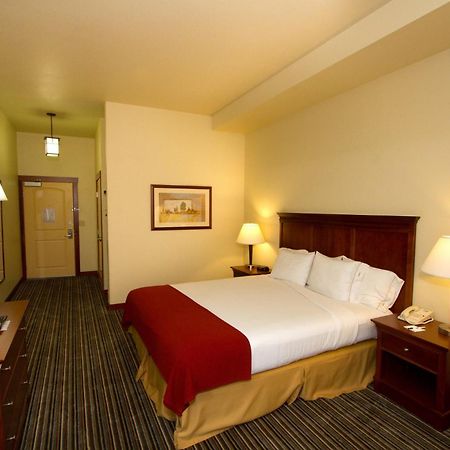 Holiday Inn Express Turlock By Ihg Екстериор снимка