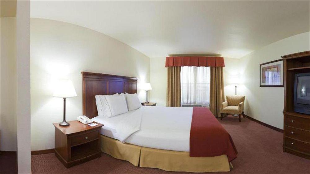Holiday Inn Express Turlock By Ihg Екстериор снимка