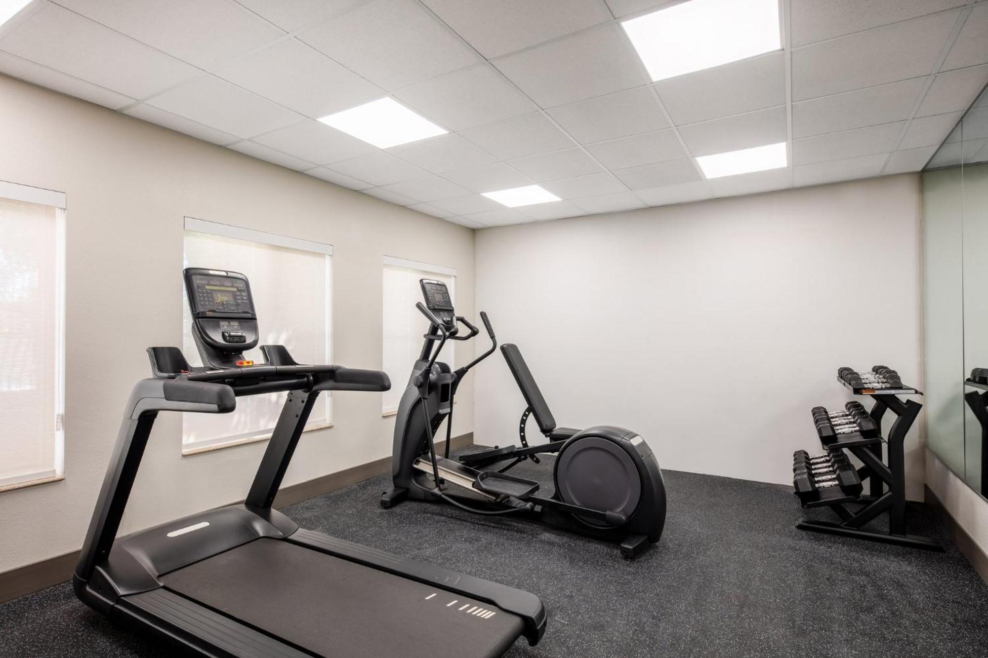 Holiday Inn Express Turlock By Ihg Екстериор снимка