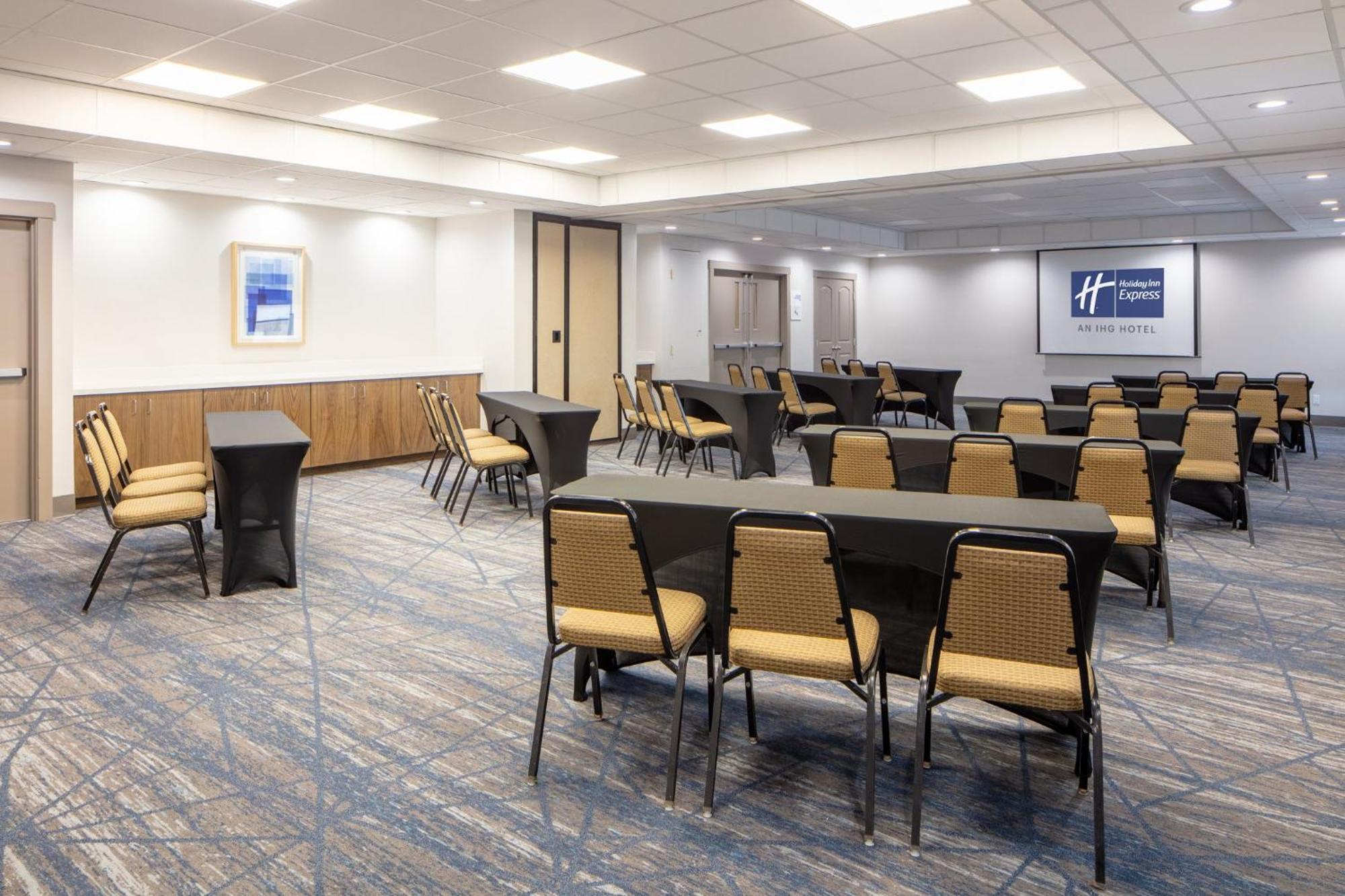 Holiday Inn Express Turlock By Ihg Екстериор снимка