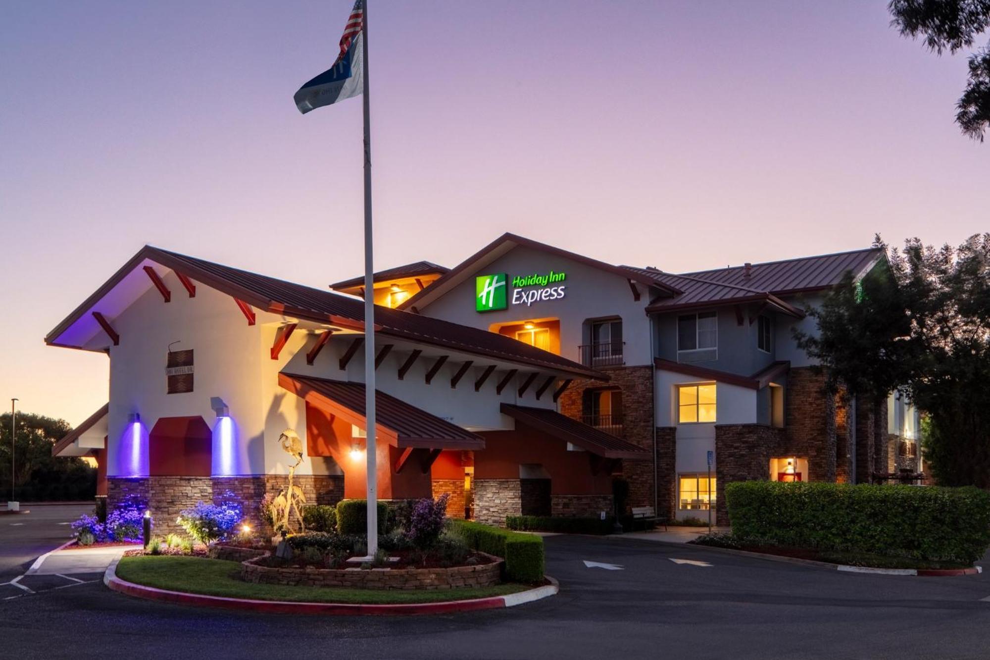 Holiday Inn Express Turlock By Ihg Екстериор снимка