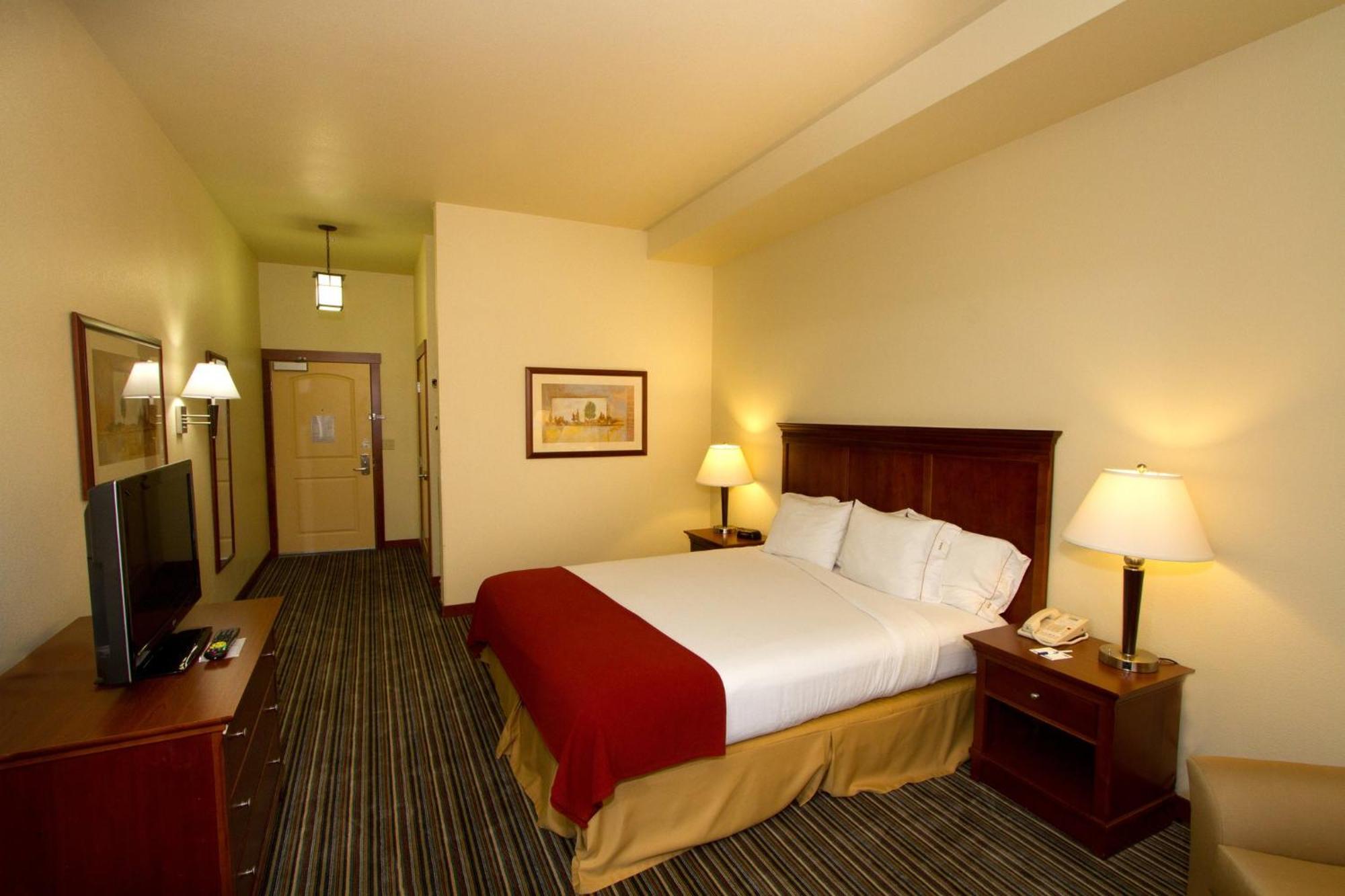Holiday Inn Express Turlock By Ihg Екстериор снимка