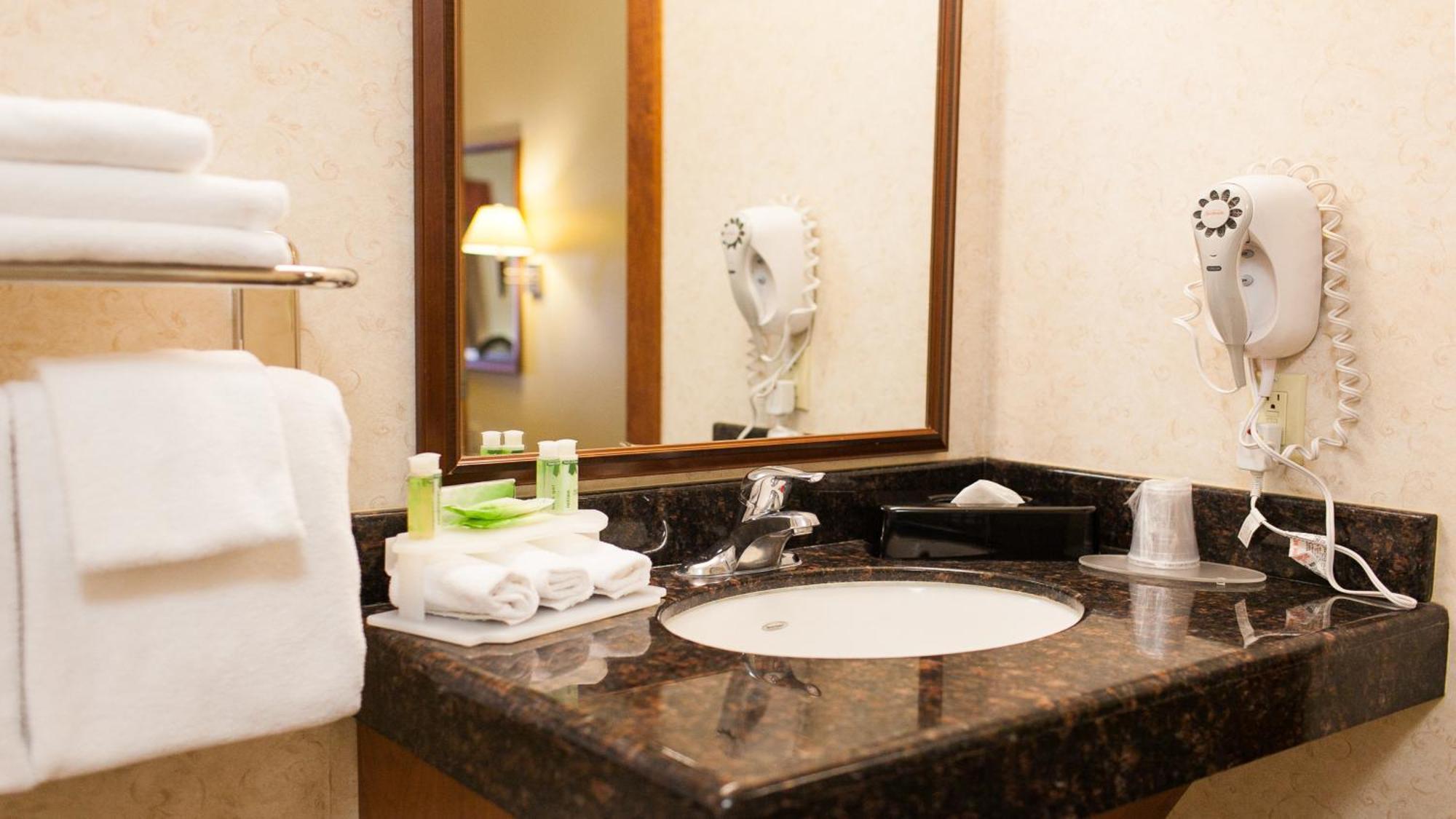 Holiday Inn Express Turlock By Ihg Екстериор снимка