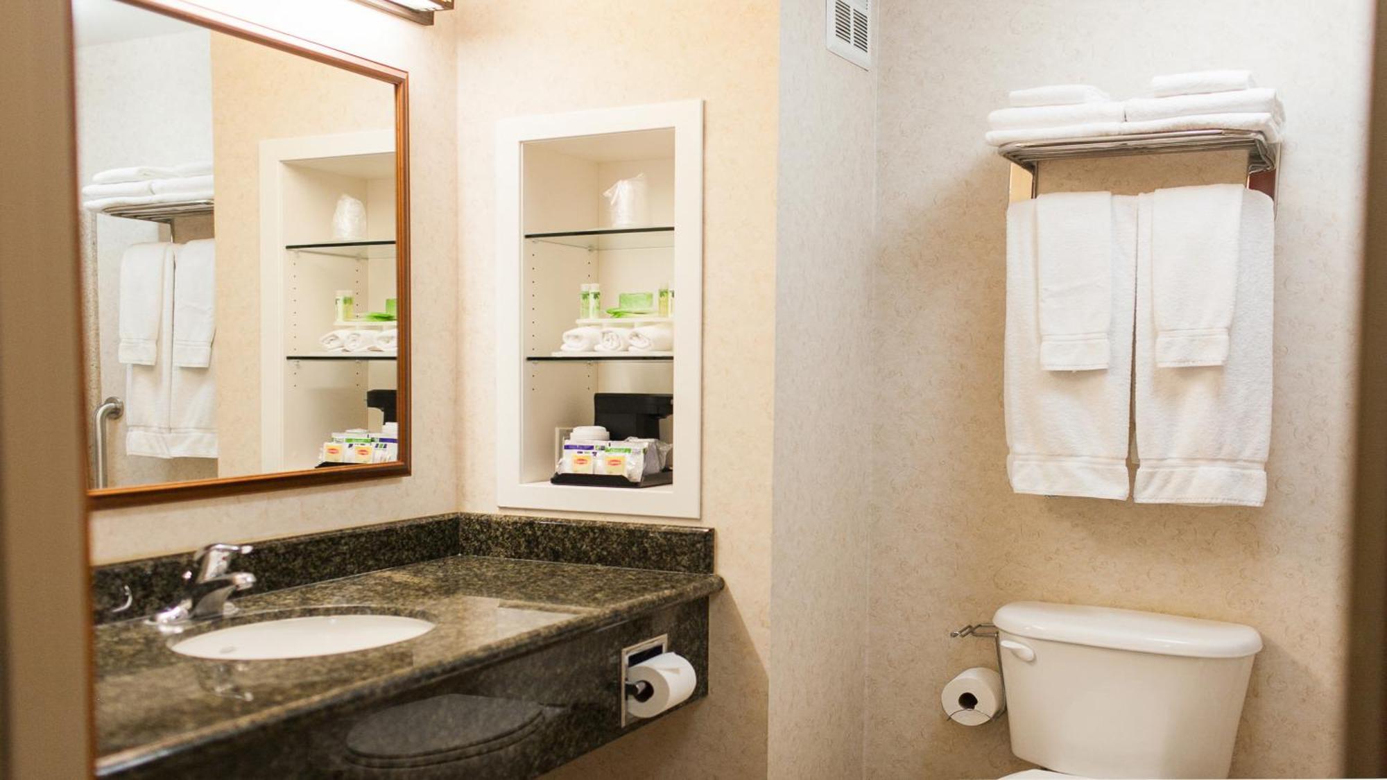 Holiday Inn Express Turlock By Ihg Екстериор снимка