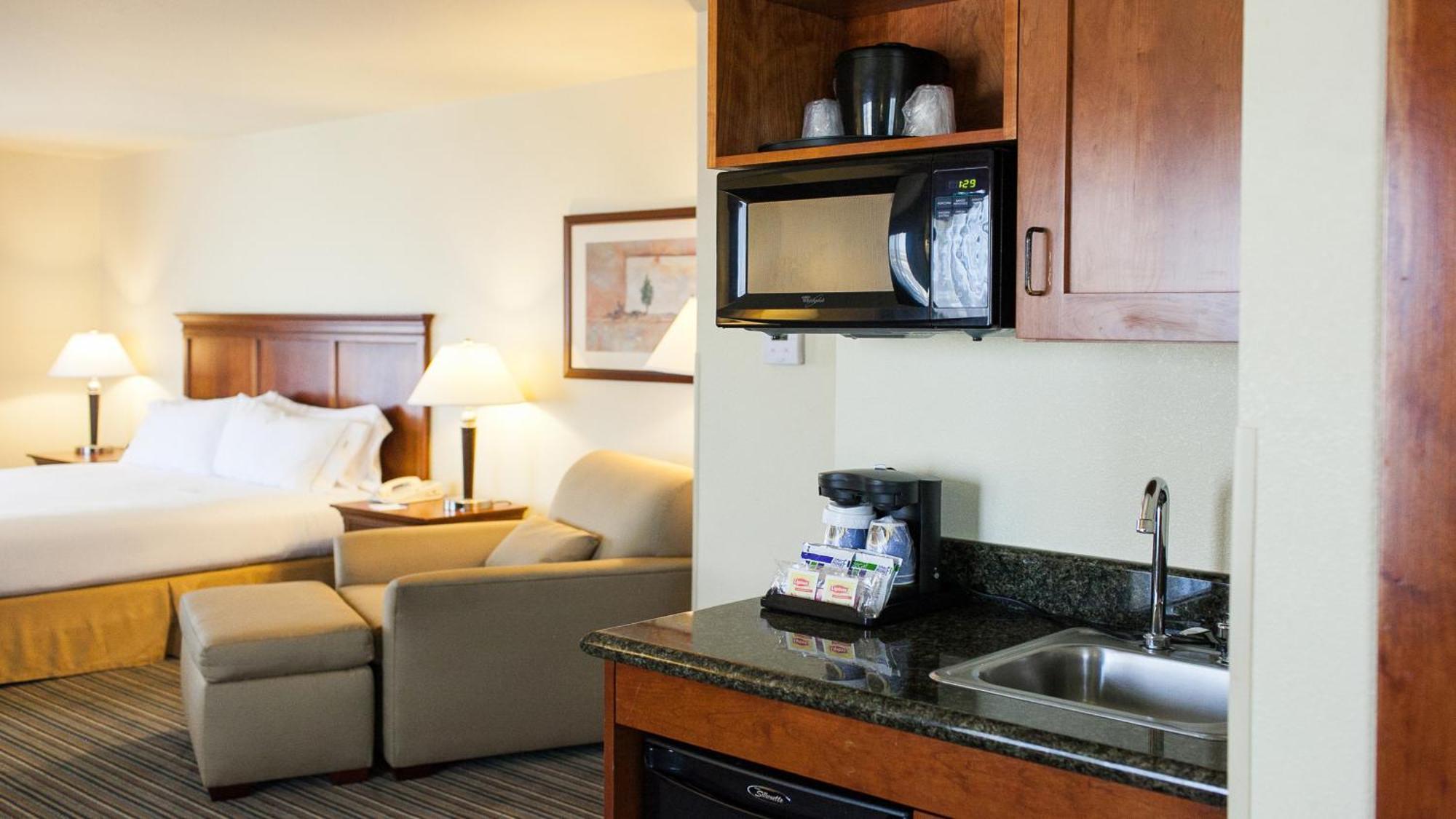 Holiday Inn Express Turlock By Ihg Екстериор снимка