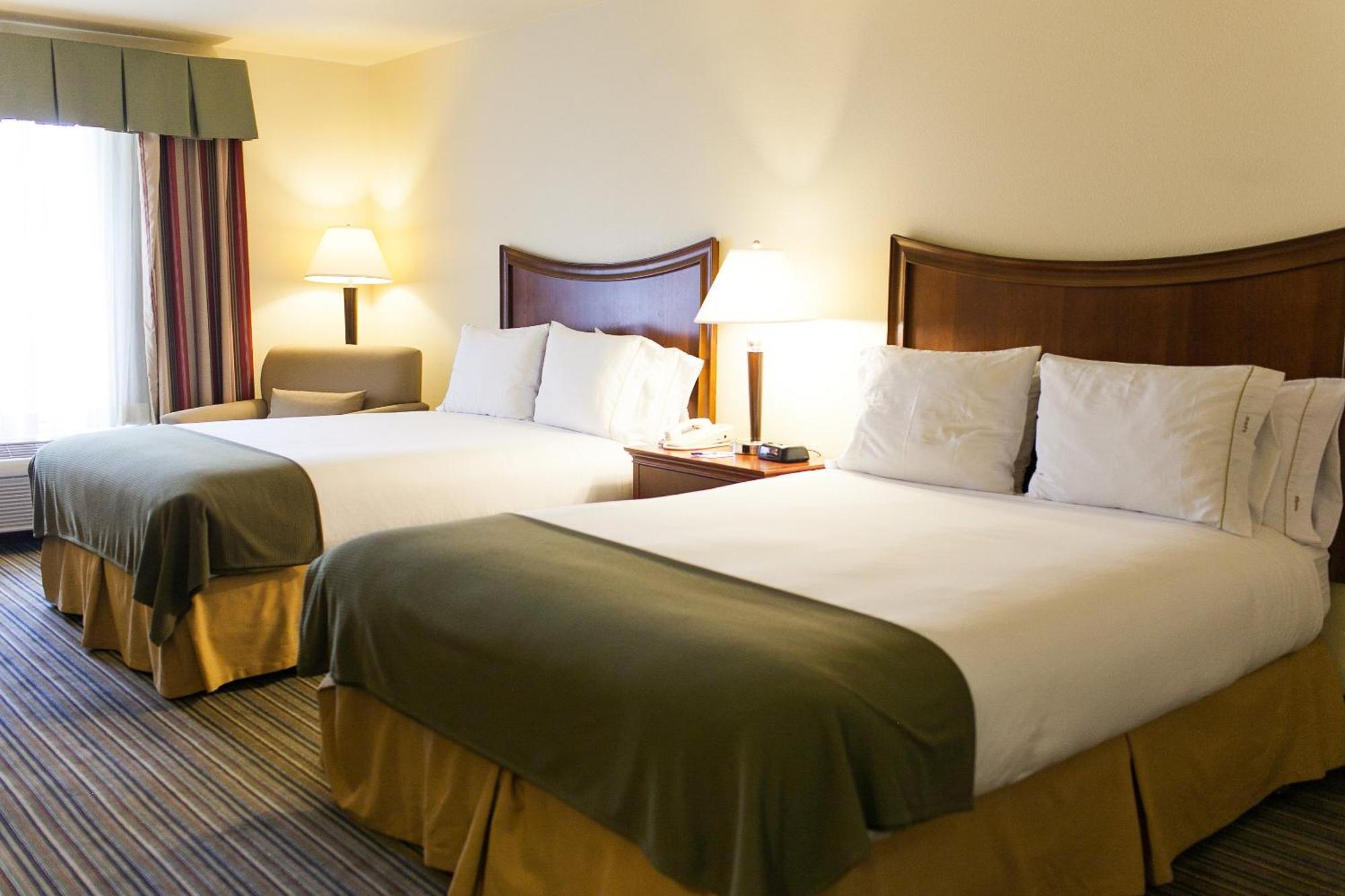 Holiday Inn Express Turlock By Ihg Екстериор снимка
