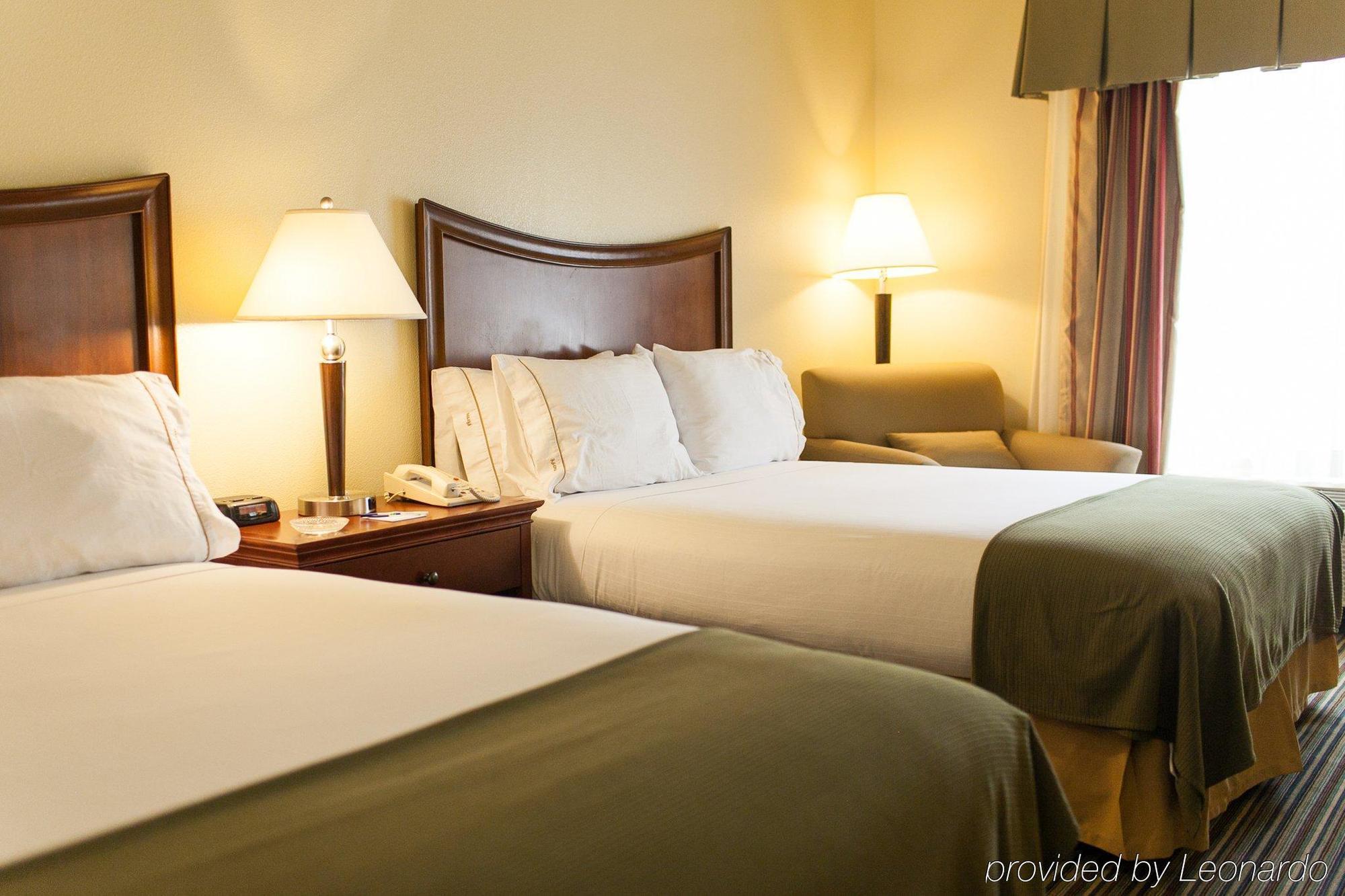 Holiday Inn Express Turlock By Ihg Екстериор снимка