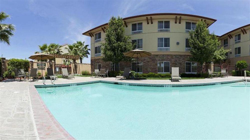 Holiday Inn Express Turlock By Ihg Екстериор снимка