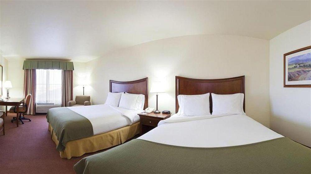 Holiday Inn Express Turlock By Ihg Екстериор снимка